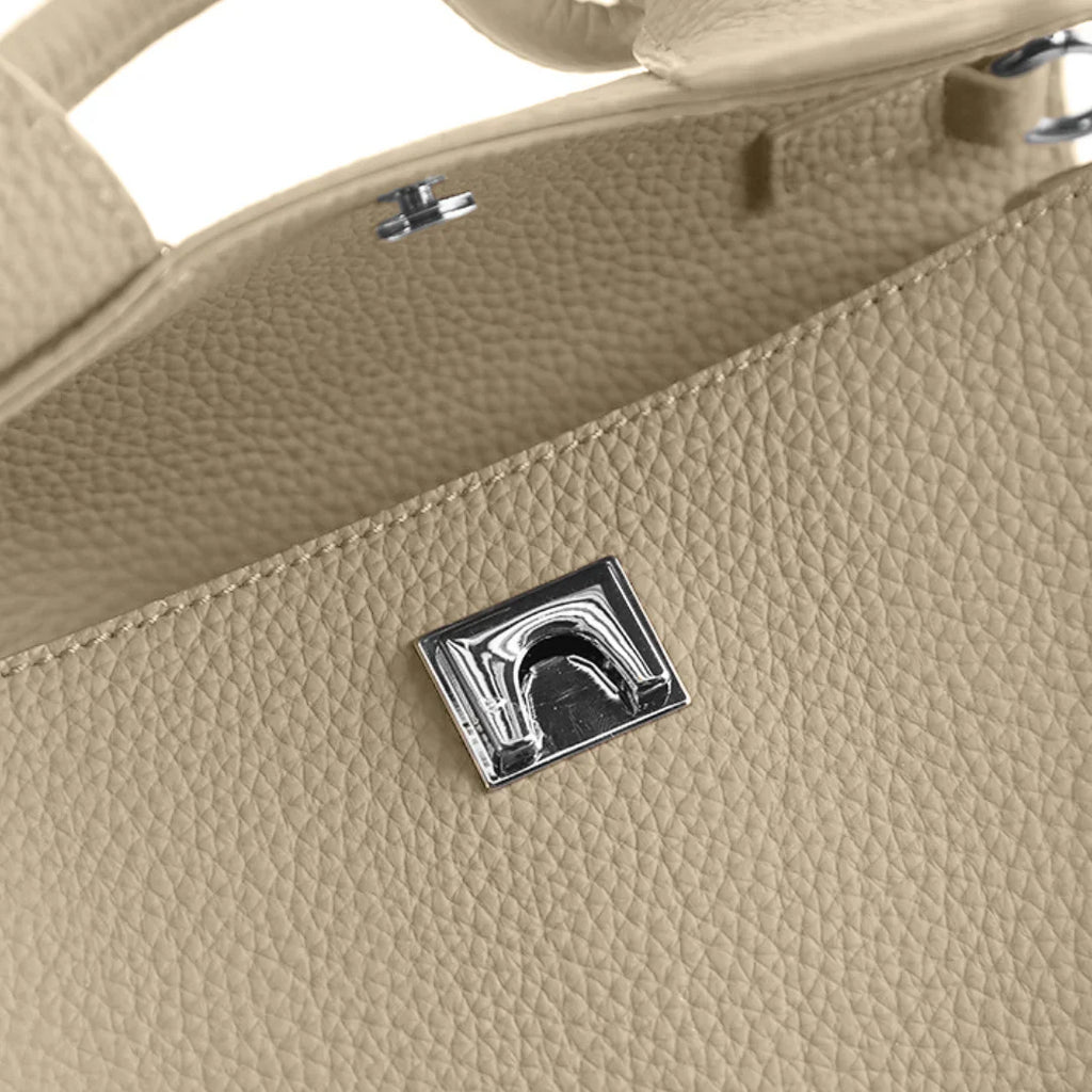 Vioraia Arden Saddle Crossbody Bag