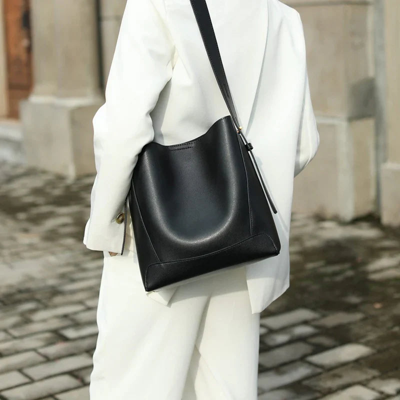 Vioraia (CS) Monique Tote Bag
