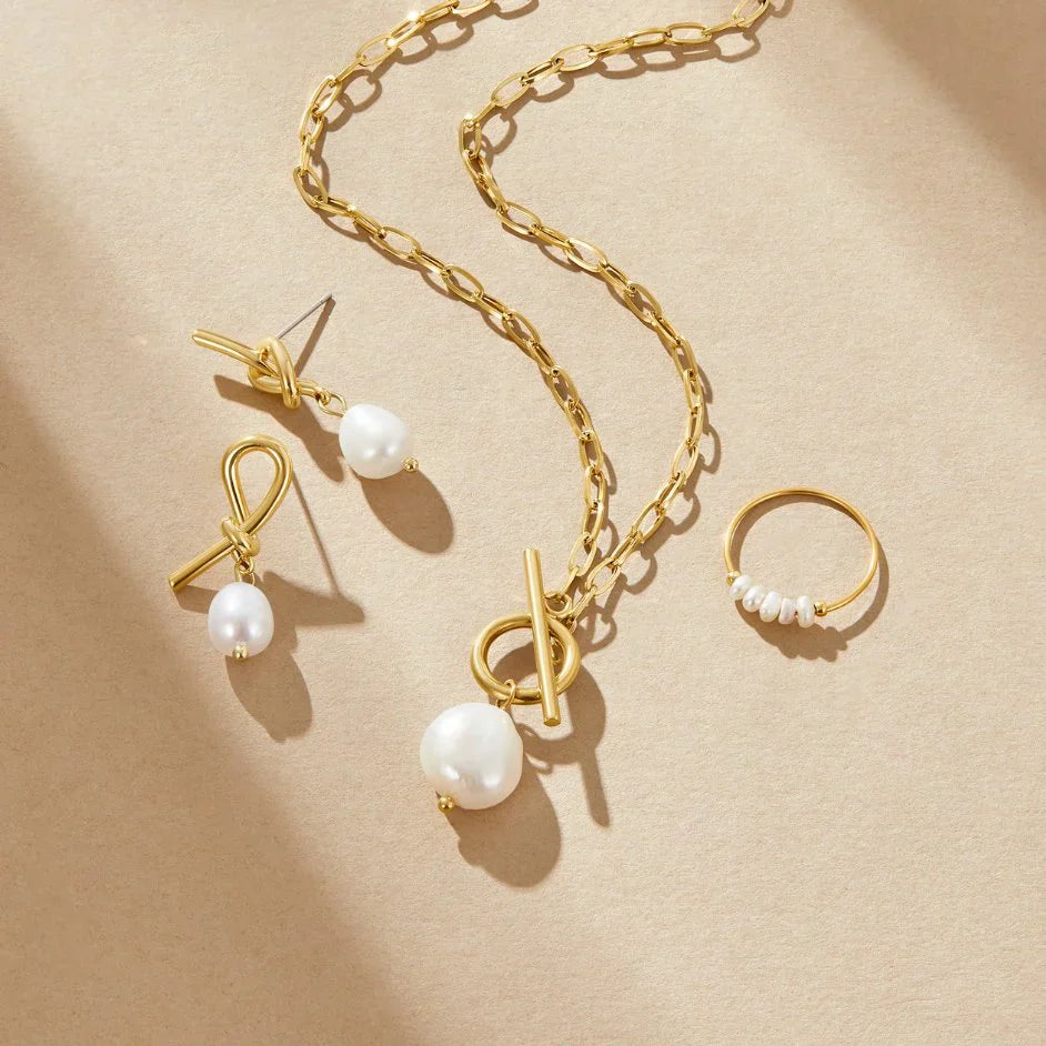 Vioraia Eva Freshwater Pearl Gold Necklace