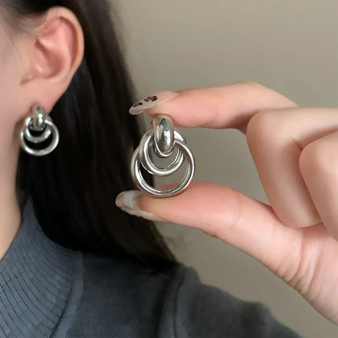Vioraia Rhea Loop Echo Earrings