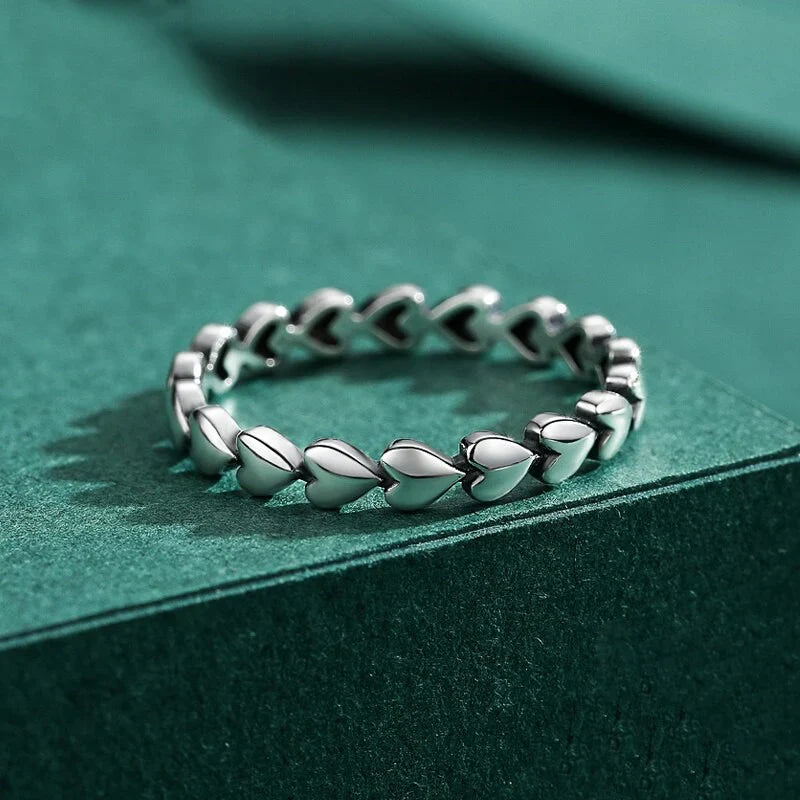 Vioraia Infinite Hearts Ring