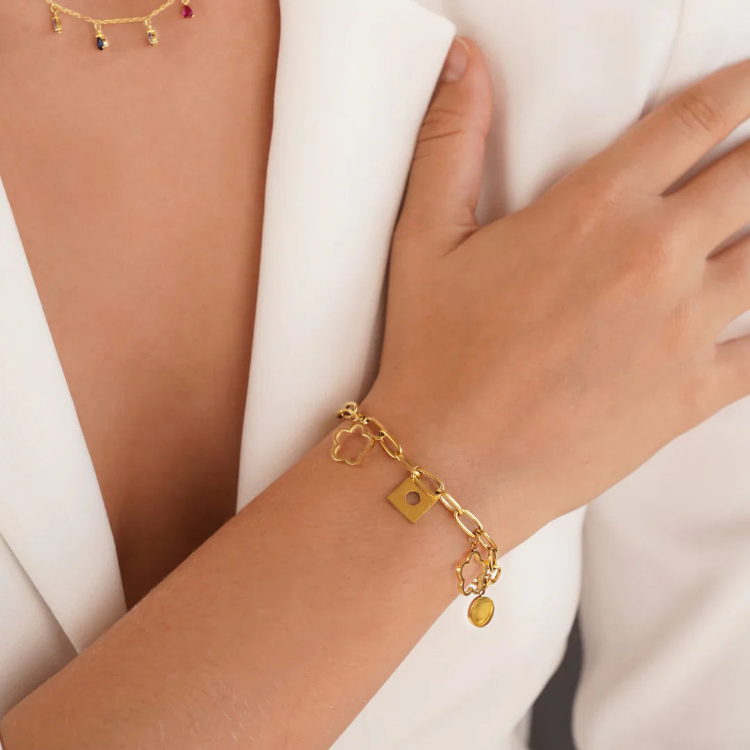 Vioraia Lucky Daisy Charm Bracelet