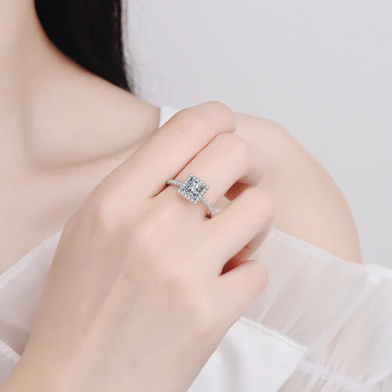 Vioraia Grand Gesture Ring