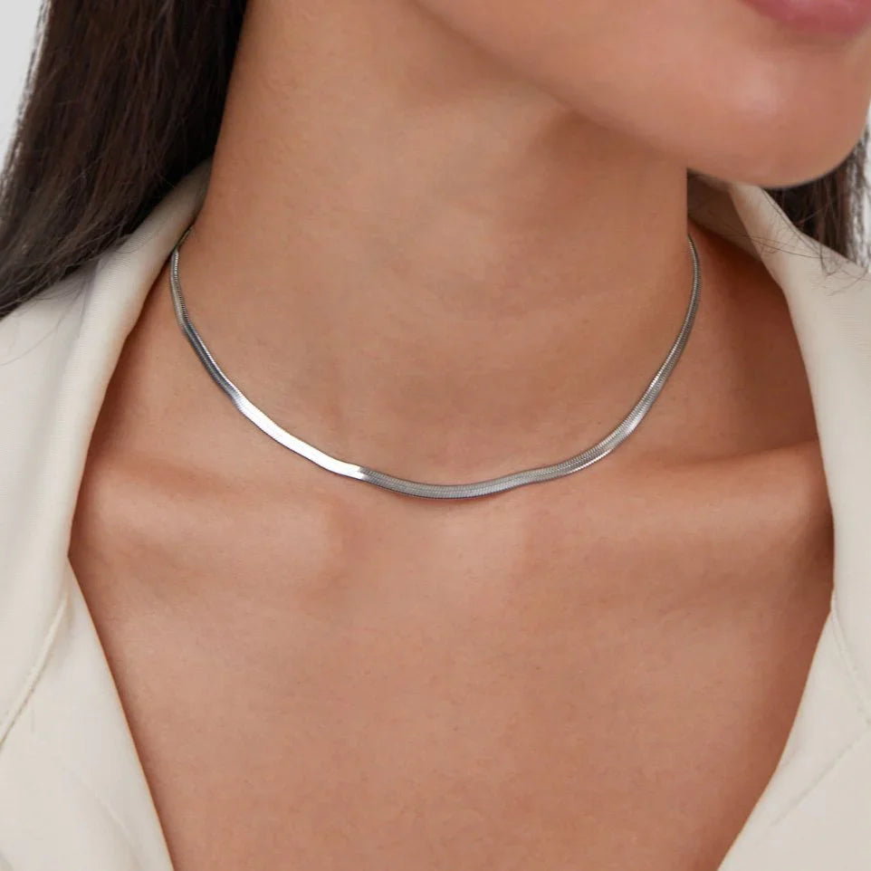 Vioraia Sarya Snake Chain Silver Necklace