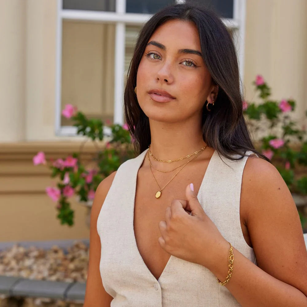 Vioraia Geometric Pendant Necklace