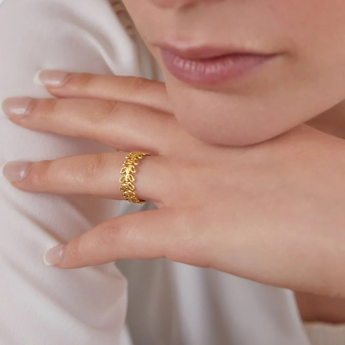 Vioraia Summer Bloom Leaf Ring