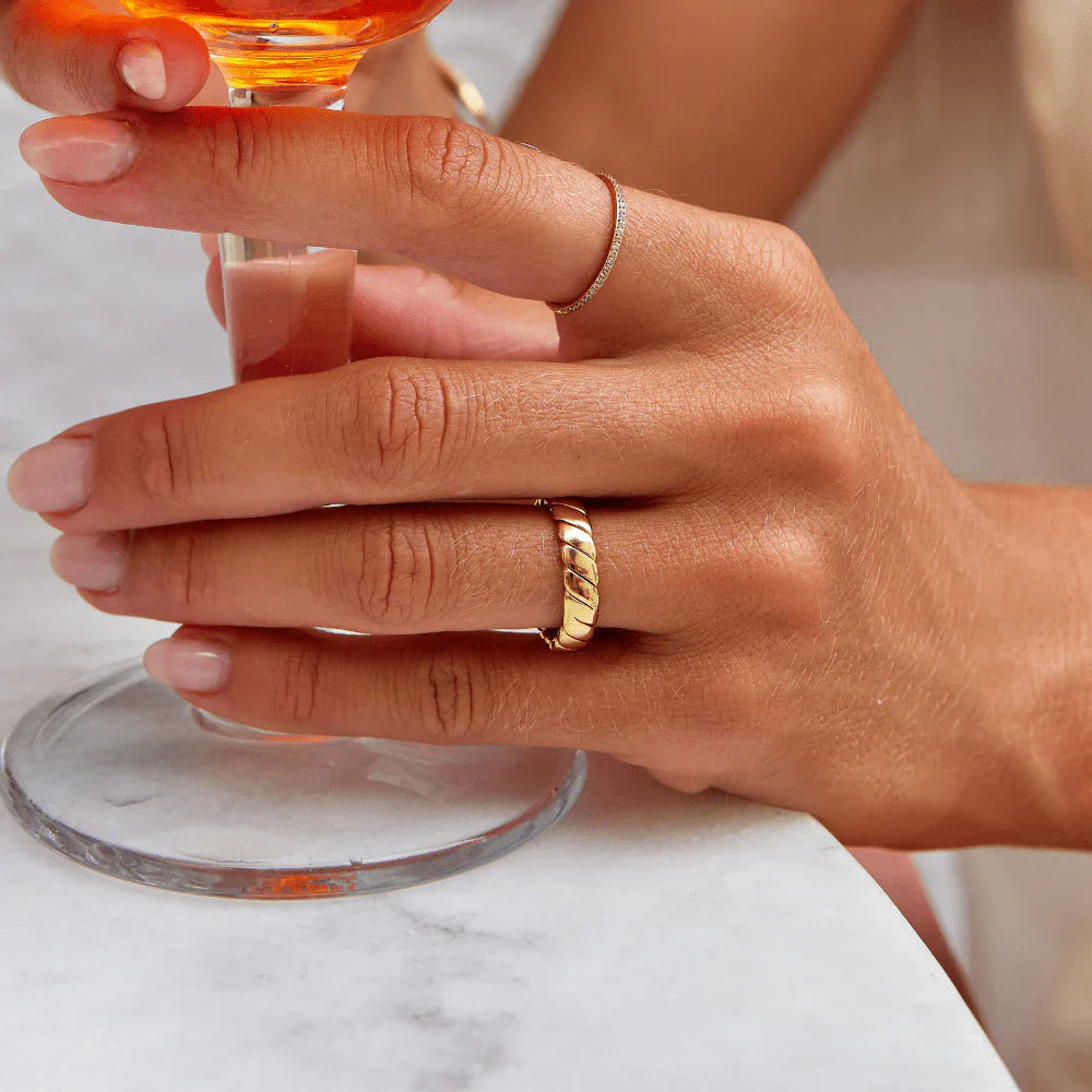Vioraia Calira Twisted Infinity Ring