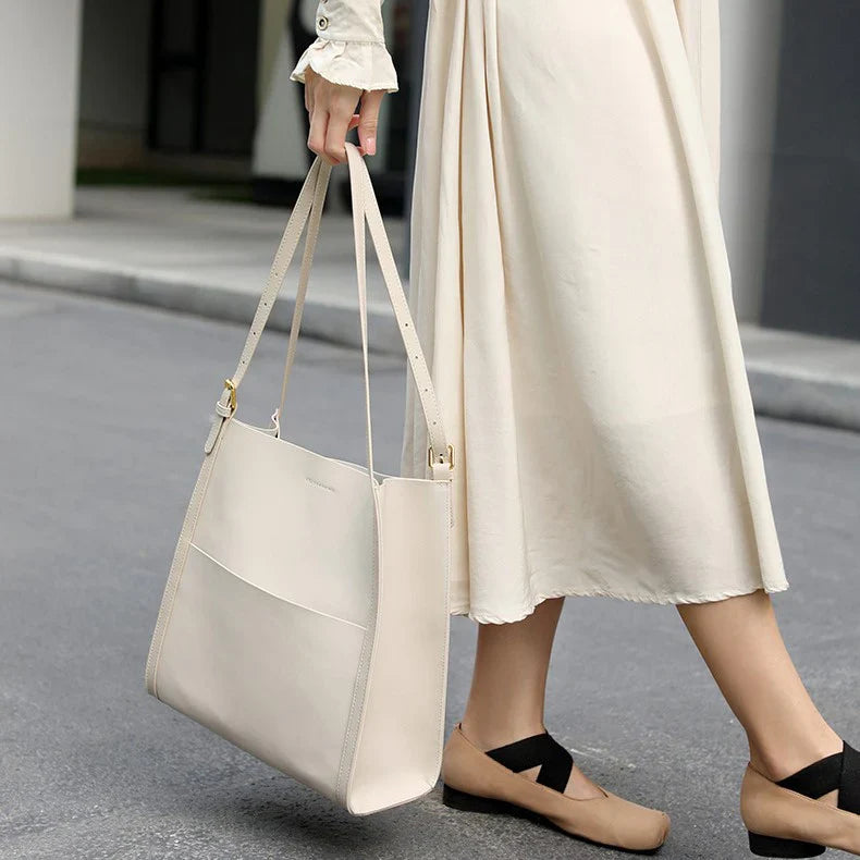 Vioraia (CS) Camila Tote Bag