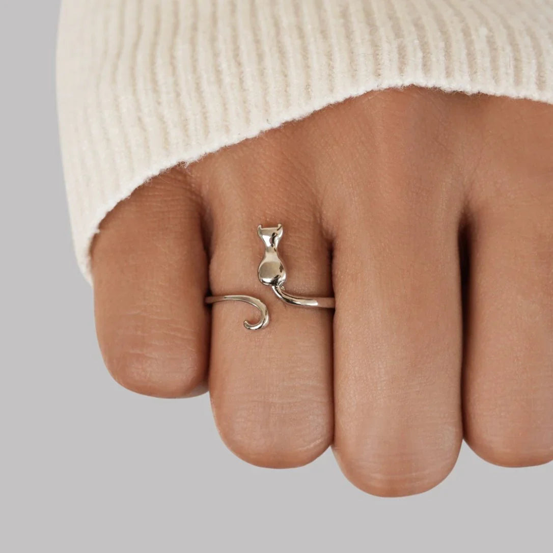 Vioraia Midnight Cat Silver Ring