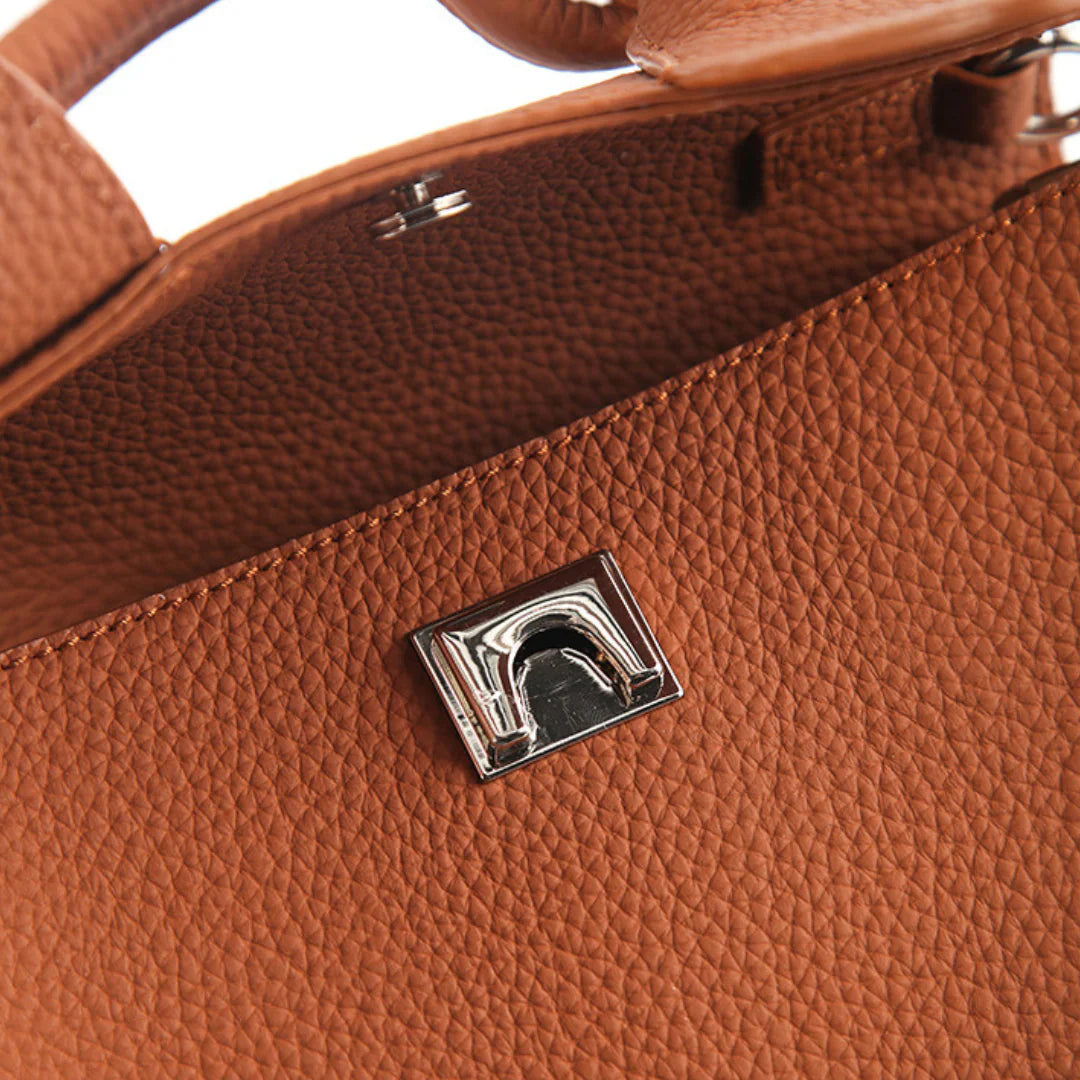 Vioraia Arden Saddle Crossbody Bag