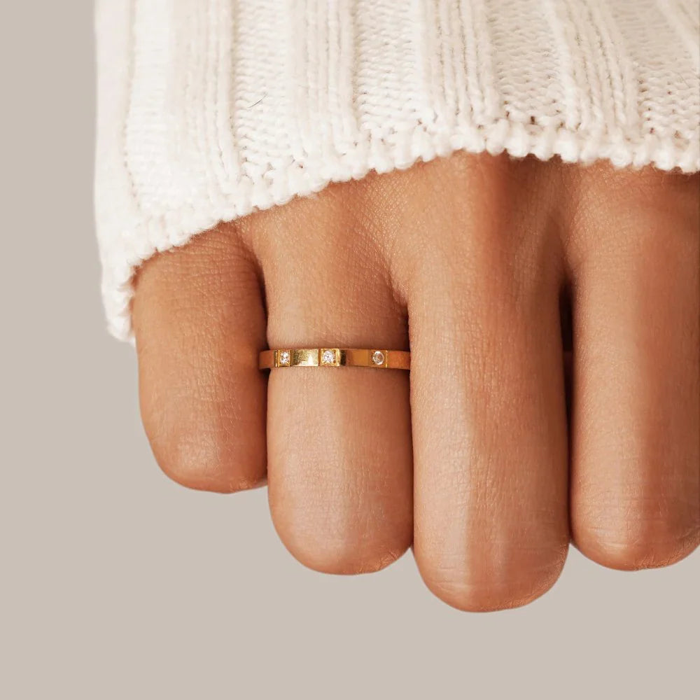 Vioraia Lucia Crystal Ring