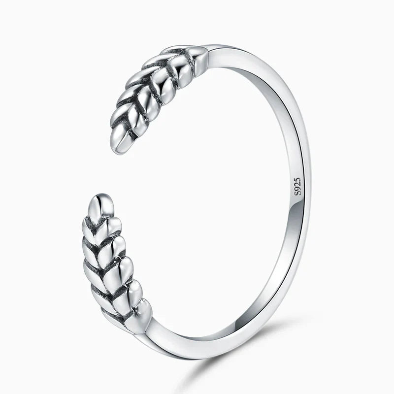 Vioraia Mellow Leaf Ring