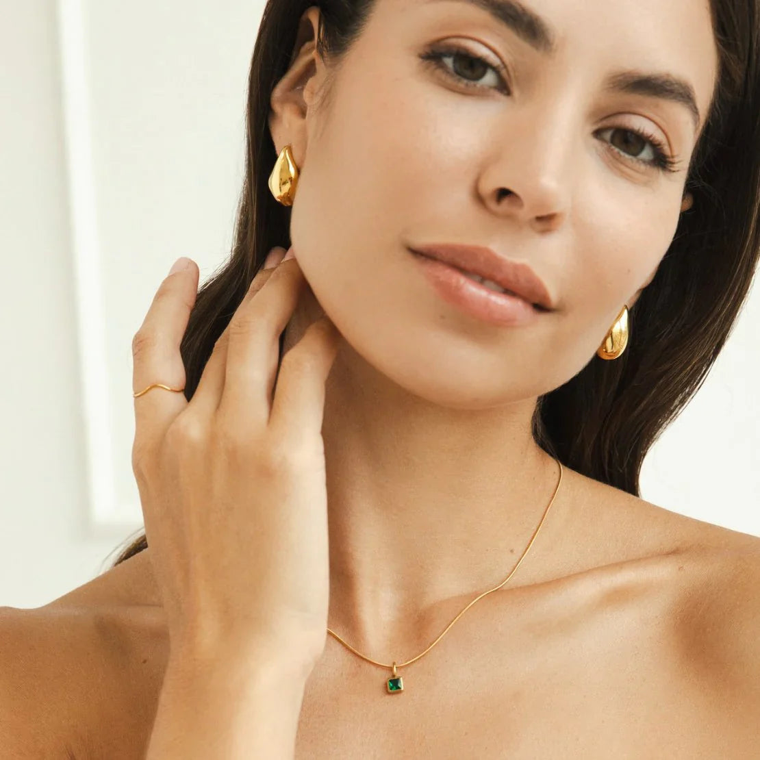 Vioraia Square Pendant Birthstone Necklace