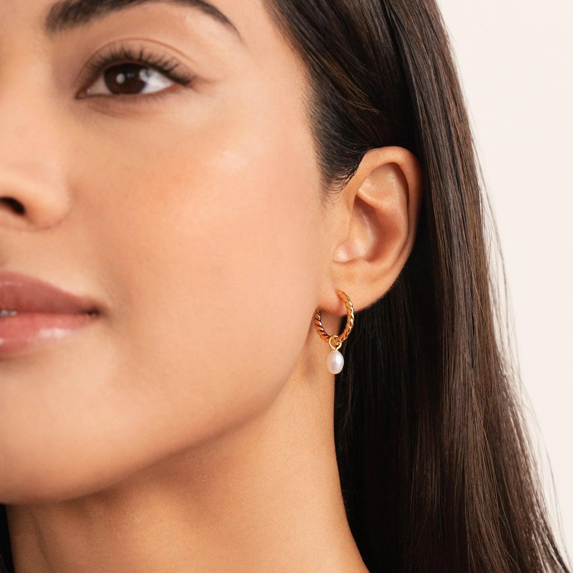 Vioraia Layla Pearl Twist Earrings