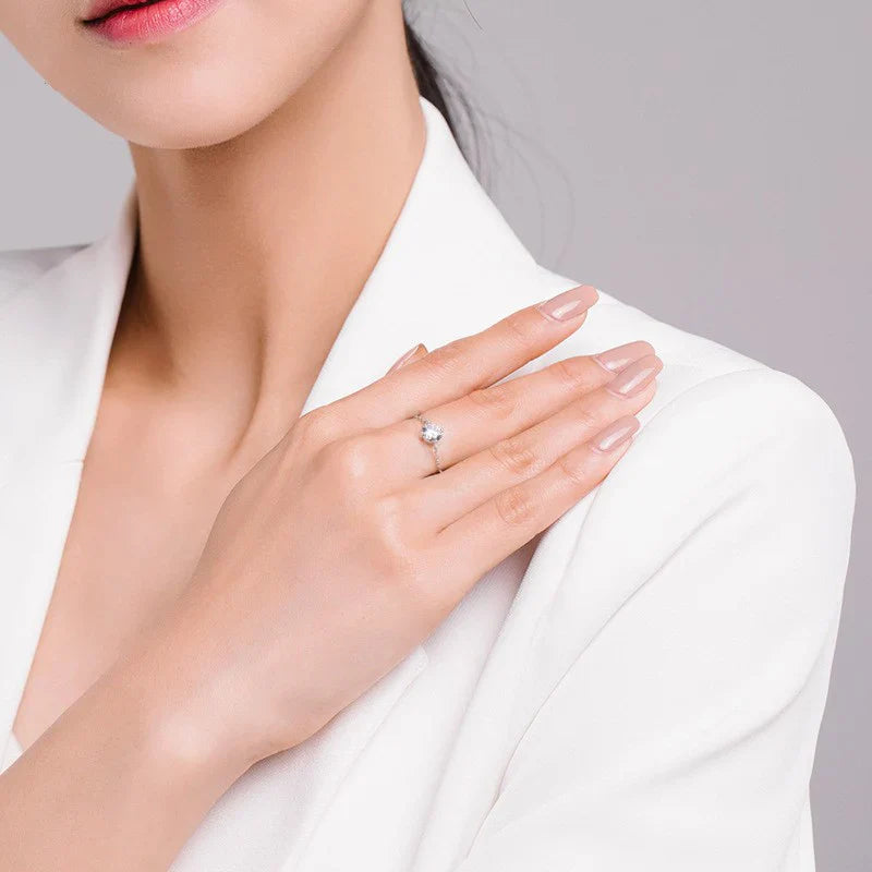 Vioraia Lavish Droplet Chain Ring