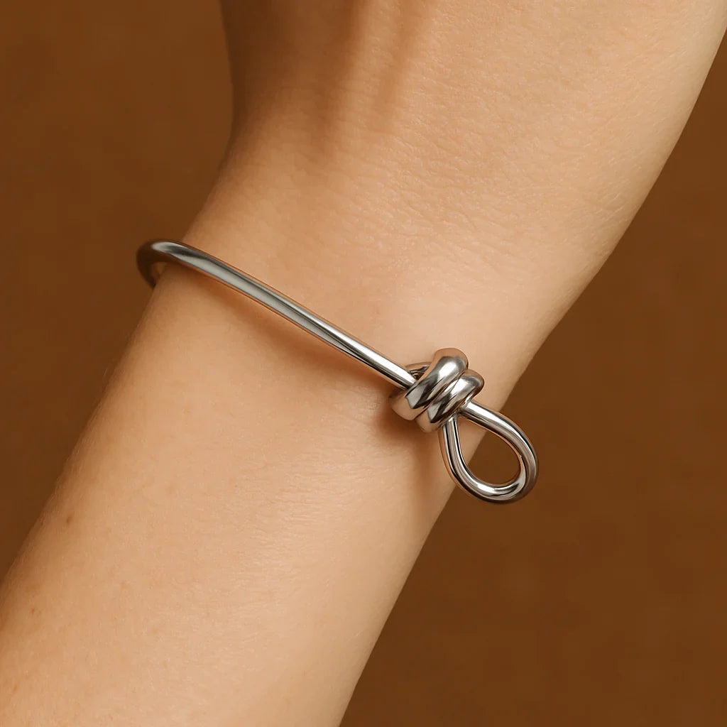 Vioraia Lina Knot Bracelet