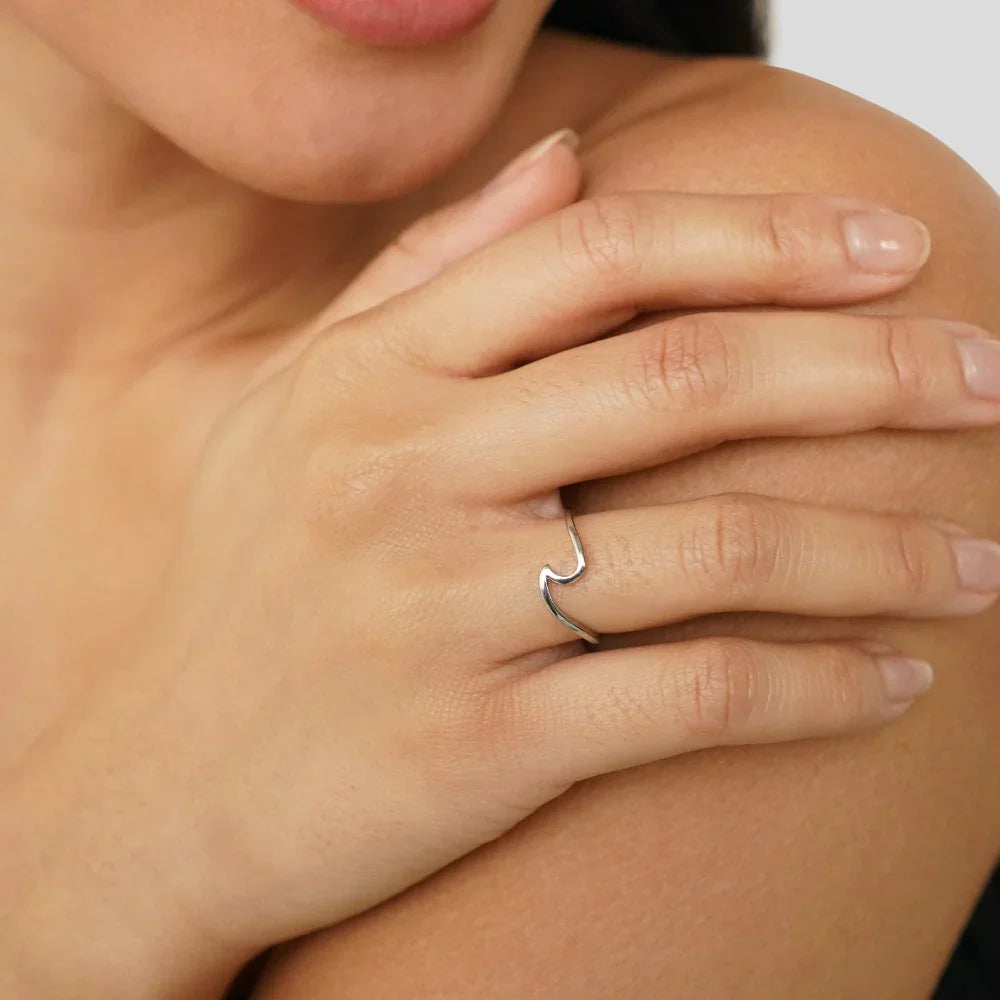 Vioraia Imari Silver Wave Ring