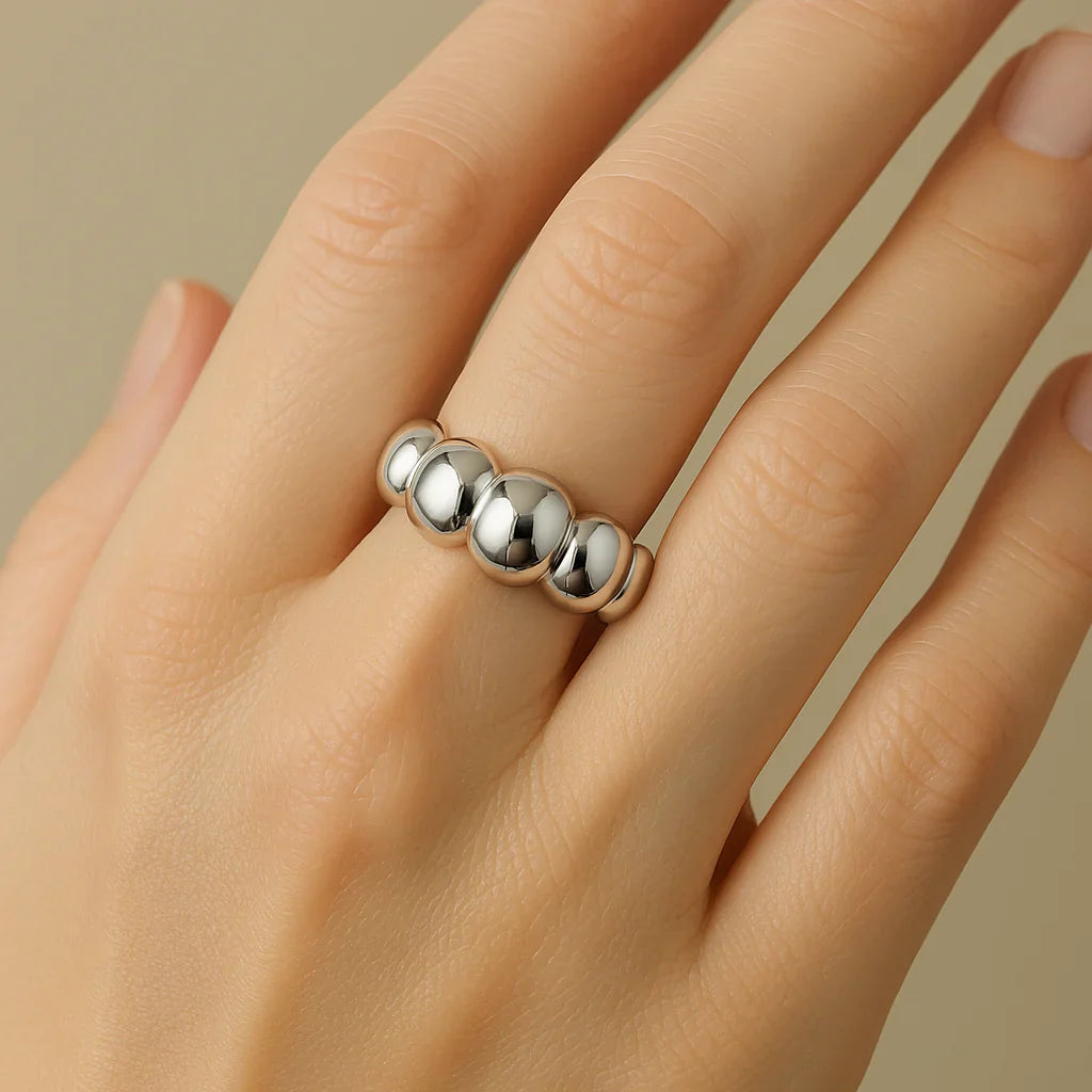 Vioraia Selene Bubble Band Ring